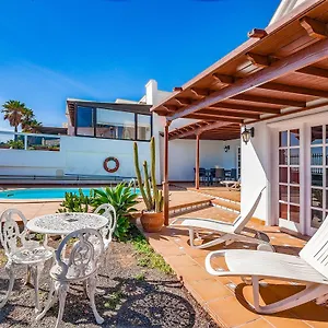 Villa Tías Tías